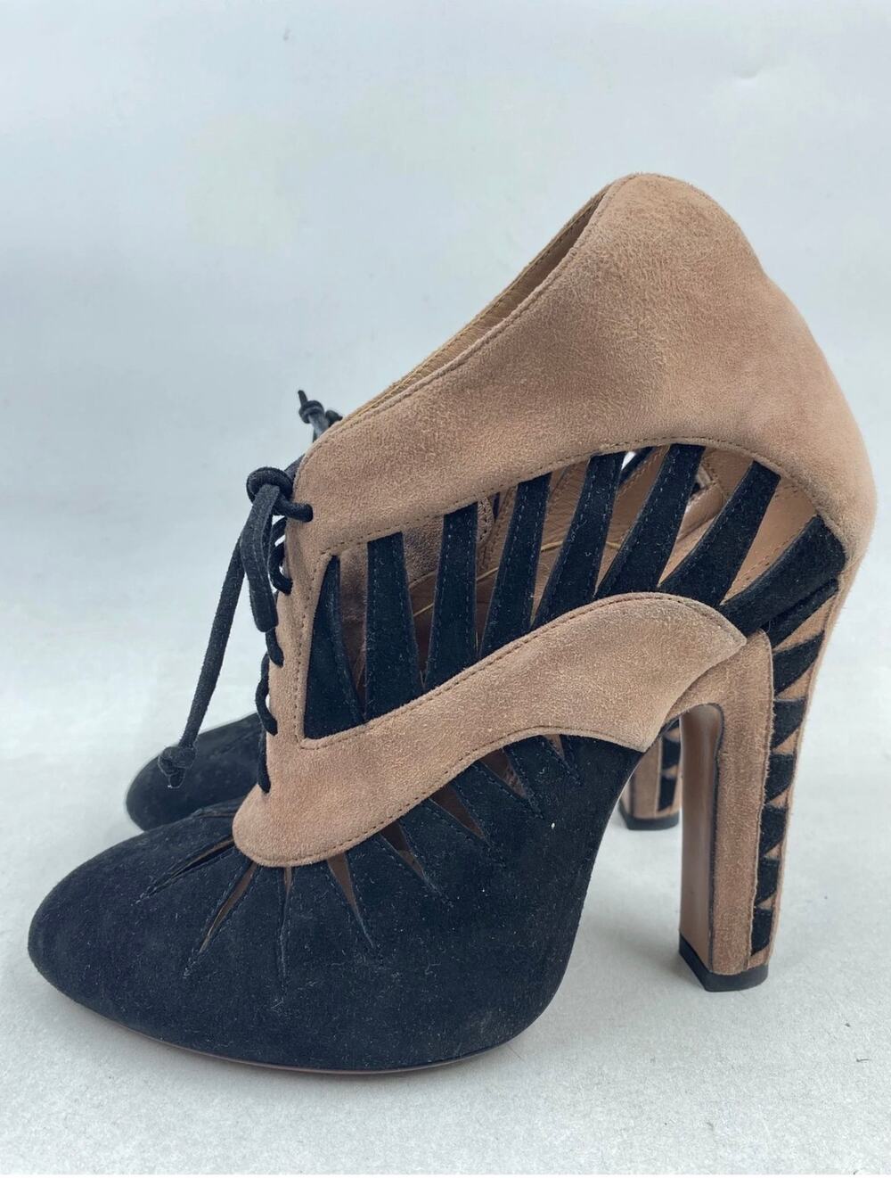 Alaïa Paris Suede Two-Tone Cut-Out Lace-Up Heeled Booties Sz. 35.5